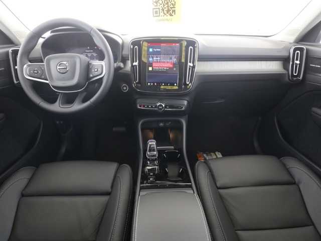 Volvo  XC40 Plus, B3 Mild-Hybrid, Benzin, Dark