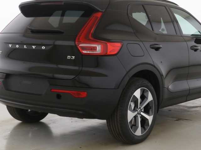 Volvo  XC40 Plus, B3 Mild-Hybrid, Benzin, Dark