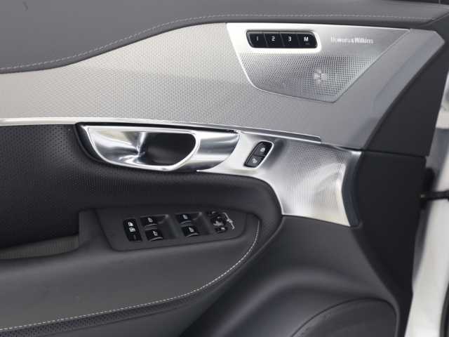 Volvo  XC90 Plus, T8 AWD Plug-in Hybrid, Elektrisch/Benzin, Bright, 7 Sitze