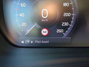 Volvo  XC40 Recharge Core, T4 Plug-in Hybrid, Elektrisch/Benzin, Bright