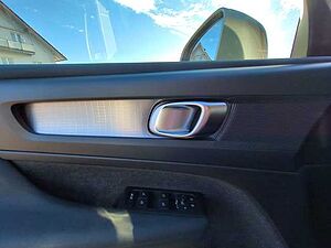 Volvo  XC40 Recharge Core, T4 Plug-in Hybrid, Elektrisch/Benzin, Bright