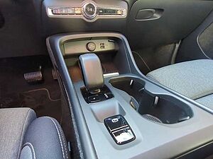 Volvo  XC40 Recharge Core, T4 Plug-in Hybrid, Elektrisch/Benzin, Bright