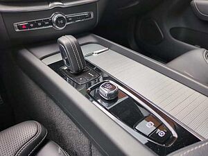 Volvo  XC60 Recharge R-Design, T8 AWD Plug-in Hybrid