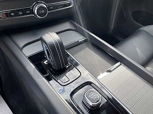 Volvo  XC60 Recharge R-Design, T8 AWD Plug-in Hybrid