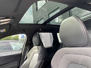 Volvo  XC60 Recharge R-Design, T8 AWD Plug-in Hybrid