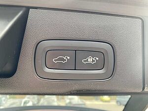 Volvo  XC60 Recharge R-Design, T8 AWD Plug-in Hybrid
