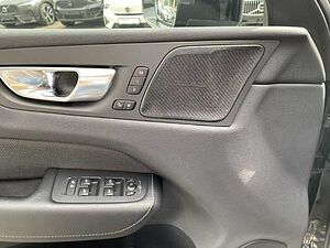 Volvo  XC60 Recharge R-Design, T8 AWD Plug-in Hybrid