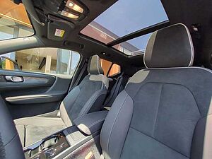 Volvo  XC40 Ultra, B4 Mild-Hybrid, Benzin, Dark