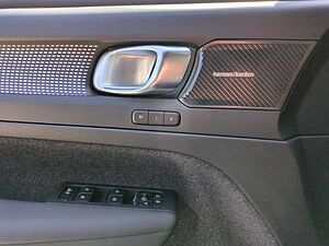 Volvo  XC40 Ultra, B4 Mild-Hybrid, Benzin, Dark