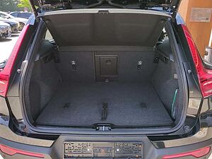 Volvo  XC40 Ultra, B4 Mild-Hybrid, Benzin, Dark