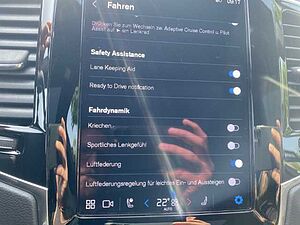 Volvo  XC90 Recharge Ultimate, T8 AWD Plug-in Hybrid, Elektrisch/Benzin, Dark, 7 Sitze