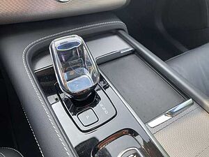 Volvo  XC90 Recharge Ultimate, T8 AWD Plug-in Hybrid, Elektrisch/Benzin, Dark, 7 Sitze
