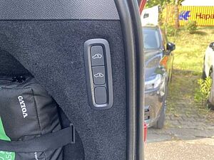 Volvo  XC90 Recharge Ultimate, T8 AWD Plug-in Hybrid, Elektrisch/Benzin, Dark, 7 Sitze