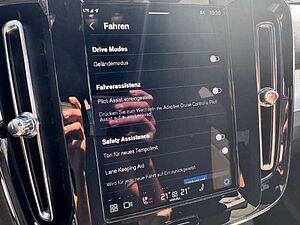 Volvo  XC40 Plus, B3 Mild-Hybrid, Benzin, Dark