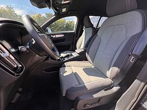 Volvo  XC40 Plus, B3 Mild-Hybrid, Benzin, Dark