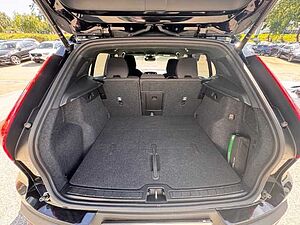 Volvo  XC40 Plus, B3 Mild-Hybrid, Benzin, Dark