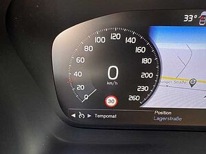 Volvo  XC40 Momentum Pro, T3 Automatikgetriebe