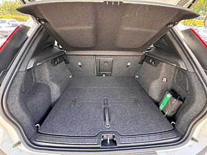Volvo  XC40 Momentum Pro, T3 Automatikgetriebe