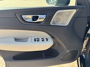 Volvo  XC60 T8 TWIN ENGINE AWD Automatikgetriebe (223+65kW/303+87PS) Inscription
