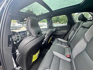 Volvo  XC60 Black Edition Ultra, B5 AWD Mild-Hybrid, Benzin