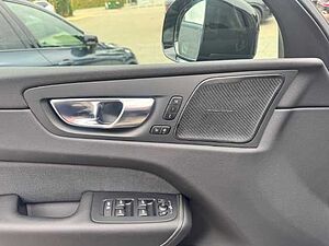 Volvo  XC60 Black Edition Ultra, B5 AWD Mild-Hybrid, Benzin