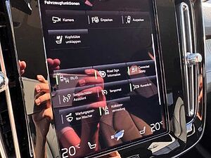 Volvo  XC40 Recharge Plus, T5 Plug-in Hybrid, Elektrisch/Benzin, Dark