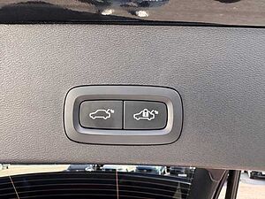 Volvo  XC40 Recharge Plus, T5 Plug-in Hybrid, Elektrisch/Benzin, Dark
