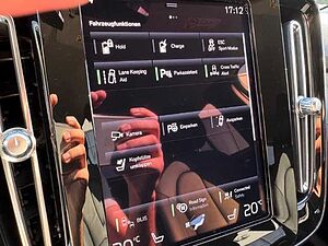 Volvo  XC40 Recharge Plus, T5 Plug-in Hybrid, Elektrisch/Benzin, Dark