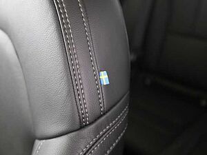 Volvo  XC40 Plus, B3 Mild-Hybrid, Benzin, Dark