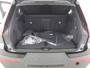 Volvo  XC40 Plus, B3 Mild-Hybrid, Benzin, Dark