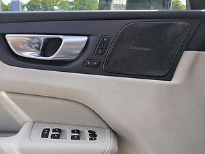 Volvo  XC60 Plus, B4 AWD Mild-Hybrid, Diesel, Dark