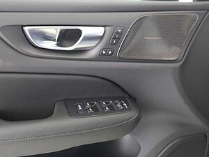 Volvo  S60 Recharge Ultimate, T8 AWD Plug-in Hybrid, Elektrisch/Benzin, Dark