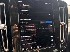 Volvo  XC40 Ultimate, B4 Mild-Hybrid, Benzin, Dark